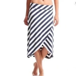 Athleta Navy and White Diagonal Striped Skirt Size L